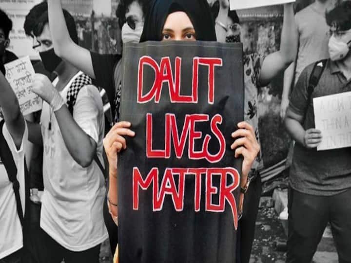 Atrocities On Dalits: ”ஏன் சேர்ந்து உட்காறீங்க" – பட்டியலின இளைஞரையும், இஸ்லாமிய பெண்ணையும் தாக்கிய கொடூர கும்பல்!