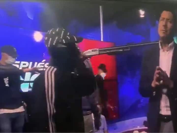 Ecuador Studio Stormed By Masked Gunmen During Live Broadcast: Video | Ecuador Gunmen: தொலைக்காட்சி நேரலை நிகழ்ச்சியில் துப்பாக்கிகளுடன் வந்த கும்பல்