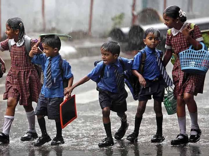 Schools Leave: 7 மாவட்ட பள்ளிகளுக்கும் 3 மாவட்ட கல்லூரிகளுக்கும் விடுமுறை: கொட்டித் தீர்க்கும் கனமழை.. இன்னும் இருக்கு!