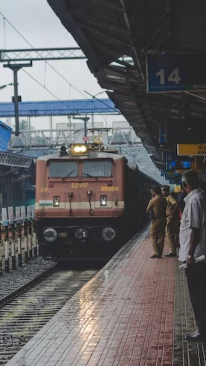 ஹைதராபாத்தில் தடம்புரண்ட சென்னை ரயில்; 5 பெட்டிகளில் விபத்து- 10 பேர் காயம்