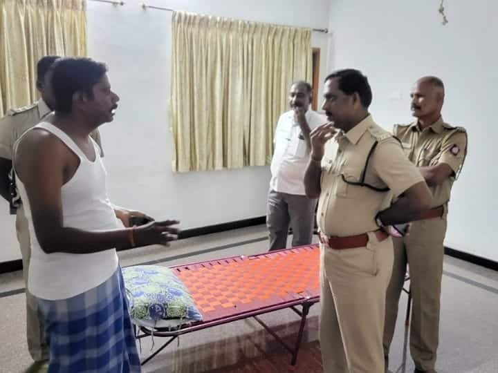 Karur Crime 40 Lakh Robbed At Knife Point Houses Near Aravakurichi – TNN | வீடு புகுந்து கத்தியை காட்டி மிரட்டி ரூ.40 லட்சம் கொள்ளை