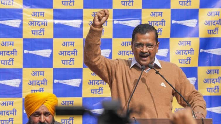 Arvind Kejriwal Tweet About ED conducting searches at nearly 10 locations including the residence of Delhi CM Arvind Kejriwal personal secretary | Arvind Kejriwal: அமலாக்கத்துறை செய்வது சுத்த போக்கிரித்தனம்; ஆம் ஆத்மியை ஒடுக்க நினைக்கும் செயல்