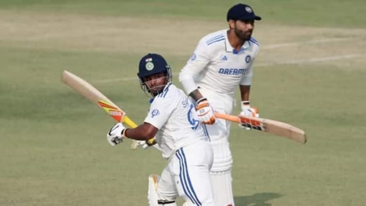 India Vs England 3rd Test Ravindra Jadeja Apologising To Sarfaraz Khan