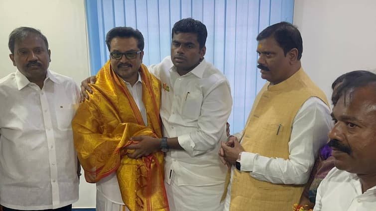 Sarathkumar: நாடாளுமன்ற தேர்தலில் ட்விஸ்ட் வைத்த நடிகர் சரத்குமார்.. கடந்து வந்த அரசியல் பயணம் ஓர் அலசல்..