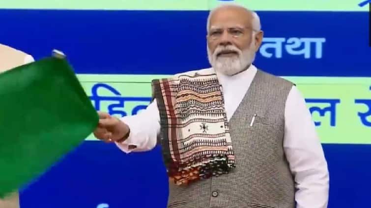 Prime Minister Narendra Modi dedicated and laid the foundation stone for several development projects worth Rs 1 lakh crore in Ahmedabad | PM Modi: சென்னை செட்ரல்