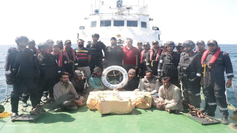 6 Pakistani men arrested near Gujarat coast with Rs 450 crore worth drugs | Drug Seized: இந்தியாவை அதிரவைத்த கடத்தல்! குஜராத்தில் சிக்கிய கோடிக்கணக்கு மதிப்பிலான போதைப்பொருள்