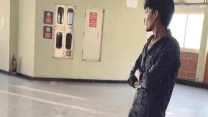 Bengaluru metro sparks controversy Man Not Allowed On Metro Over unbuttoned shirts