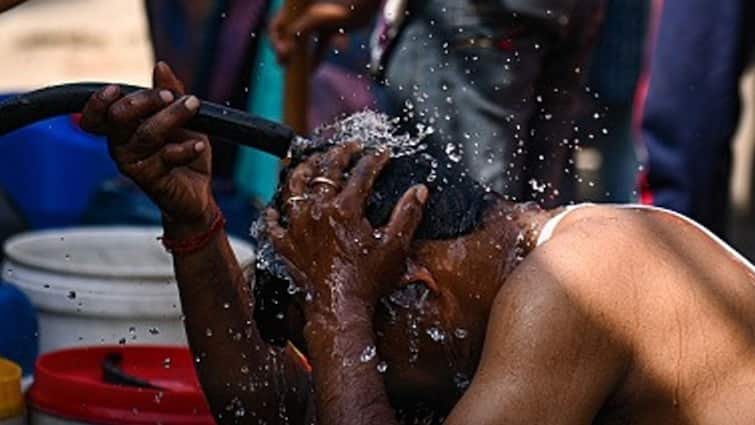 TN Weather Update: வதைக்கு வெயில்.. 5 டிகிரி செல்சியஸ் வரை உயரும் வெப்பநிலை.. மே 1 ஆம் தேதி வரை வெப்ப அலை..