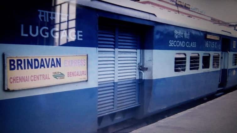 பிருந்தாவன் எக்ஸ்பிரஸ் ரயில் தாமதம்: அவதியுறும் பயணிகள்! காரணம் என்ன?