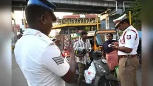 ஹெல்மெட் அணியாத பெண்களுக்கு தயவு தாட்சண்யம் இல்லை, விதிமீறல்களை கிளிக் செய்யச் சொன்ன போலீஸ் | சென்னை செய்திகள்
 | ACTPnews.com